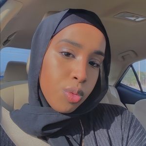 Meet your Posher, Muna